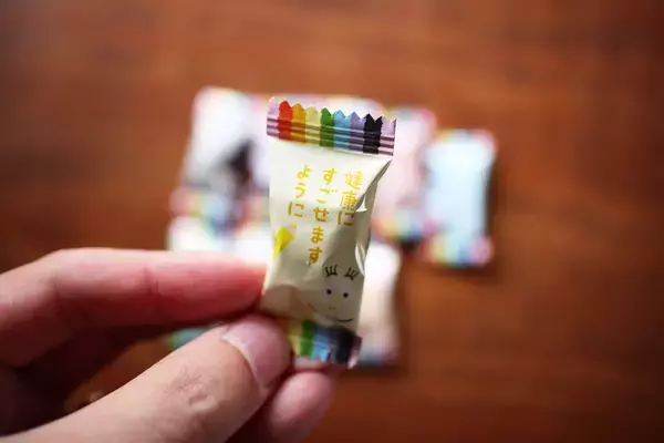 「可愛すぎ【バーバパパ】デザインコラボのパッケージ『カンロ バーバパパ 色えんぴつキャンディ』」の画像