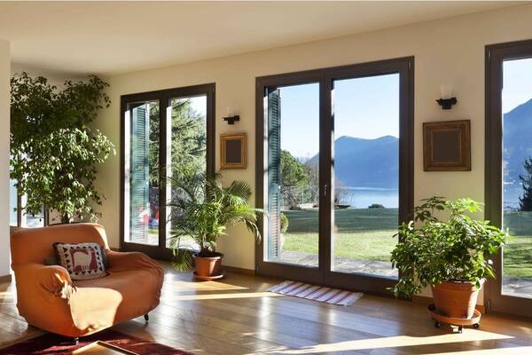 大型の観葉植物 存在感でインテリアをおしゃれに 選び方のコツ オススメ品種は 21年12月14日 エキサイトニュース