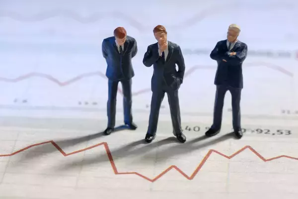 カカクコム、自社株買い発表後も下げ止まらない株価のなぜ？