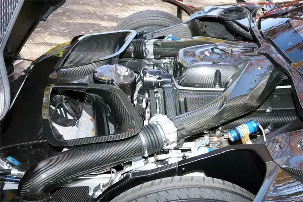 「世界限定24台の希少アストンマーティンが渋谷に出現」の画像