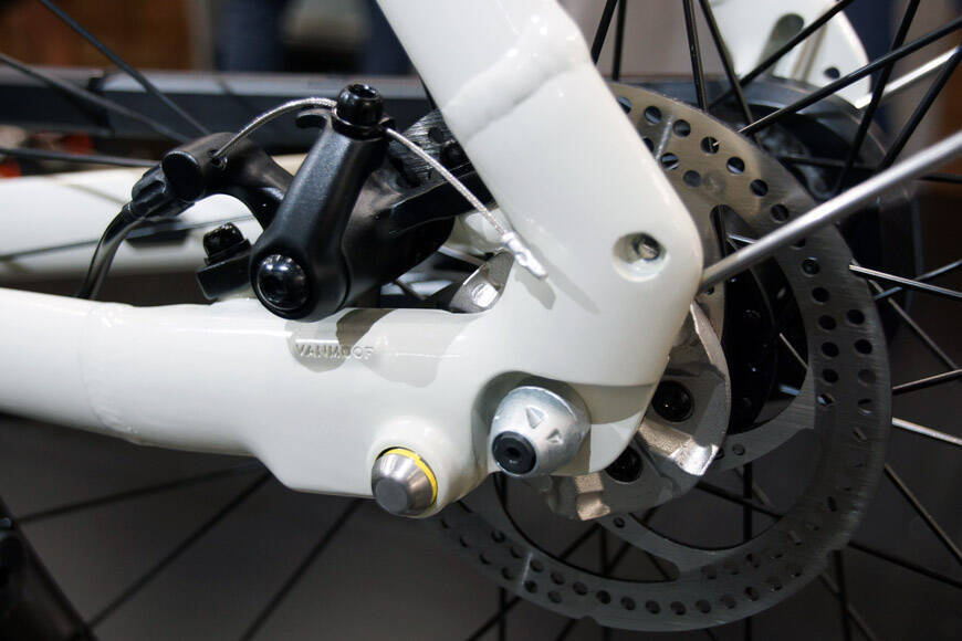 オランダ発！ 前輪にモーターを内蔵するスマート自転車を試乗してみた