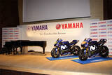 「MotoGPライダーがピアノ演奏！ ヤマハとヤマハ発動機の異色イベントをリポート」の画像1