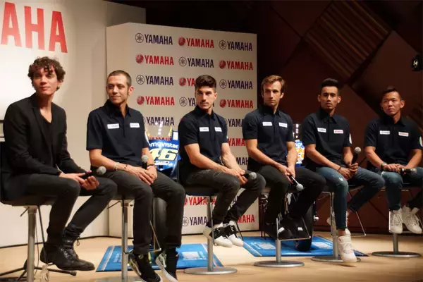 「MotoGPライダーがピアノ演奏！ ヤマハとヤマハ発動機の異色イベントをリポート」の画像