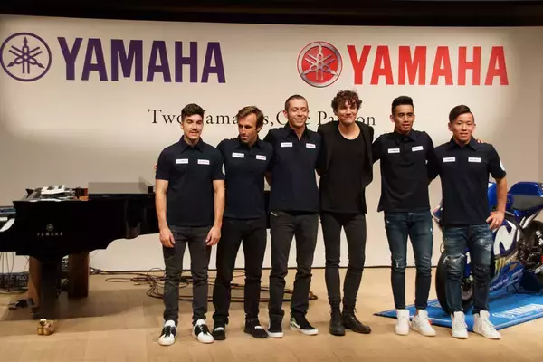 「MotoGPライダーがピアノ演奏！ ヤマハとヤマハ発動機の異色イベントをリポート」の画像