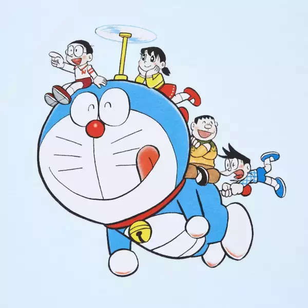 「キッズ向け「ドラえもんUT」が500円！ 【ユニクロ】でセール中！ 子どもはもちろん女性も着られる！」の画像