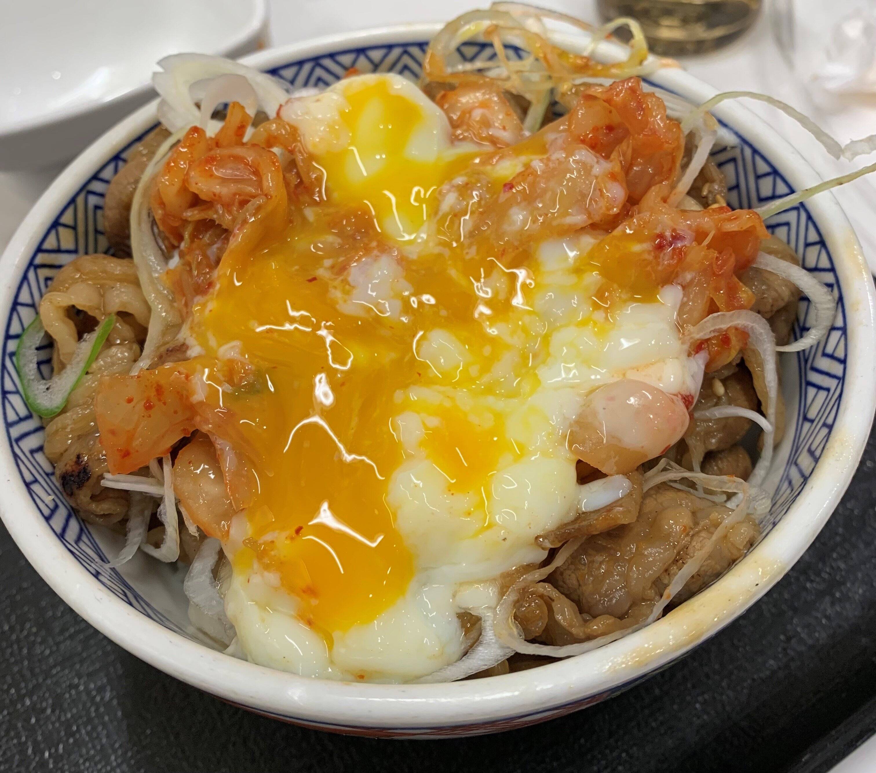 【吉野家】カルビ丼を徹底解説。おススメ食べ方3選＆牛丼との比較も