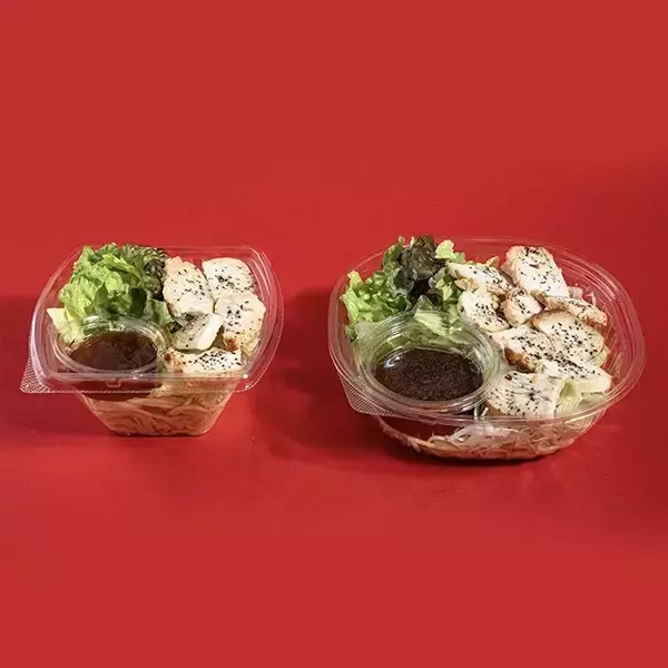 「【ファミリーマート】第二弾スタート！お値段そのままで45％増量のうれしい新作商品3選「【なぜか45％増量作戦】たんぱく質が摂れる！ローストチキンのパスタサラダ」はたんぱく質量も25.0gと大幅アップ！」の画像