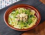 「【ローソン】量や素材にこだわった新作めん類3選「こだわりおだしの生パスタ　あさりと九条ねぎ」は生パスタとだしがほどよく絡む、針しょうががアクセントをきかせた和風パスタ」の画像2