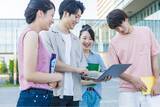 「【奨学金】大学生の約半数が受給という現実「日本学生支援機構以外」に利用できる奨学金制度や金額は？」の画像1