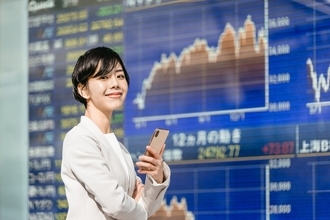 2026年8月4日の東京株式市場｜三菱重工・フジクラが急伸、円安で半導体・機械が反発——銀行・保険・商社は軟調