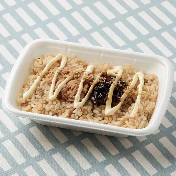 「【ファミリーマート】腹ぺこランチにぴったり！ファミマの新作お弁当3選「鶏めし&チキンカツ弁当（おろし柚子ぽん酢）」は鶏肉の旨みを堪能できる！」の画像