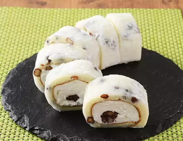 「【ローソン】和の甘さに癒やされたい日に！新作の和スイーツ3選「塩豆大福仕立てのもち食感ロール」は求肥生地や粒あん、塩豆で塩豆大福をイメージ！」の画像