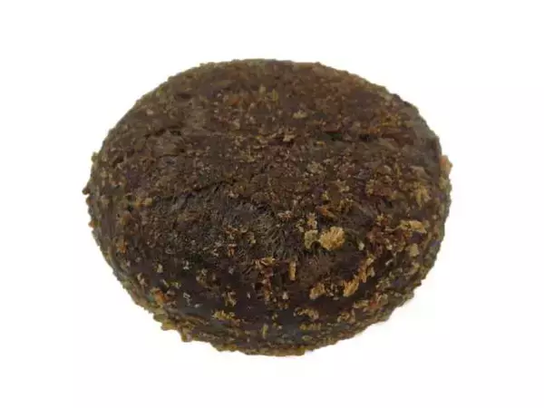 「【セブン-イレブン】忙しい年末はワンハンドで！満足感いっぱいの総菜パン新作3選「群馬県産豚肉使用　黒いカレーパン」は素材にこだわったインパクトな黒パン！」の画像