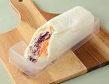 「【ローソン】見た目よりボリュームと満足感あり！新作総菜パン類3選「サラダROLL　豚しゃぶ」はお肉も野菜もごまマヨネーズソースで楽しめるヘルシーワンハンドロール」の画像2