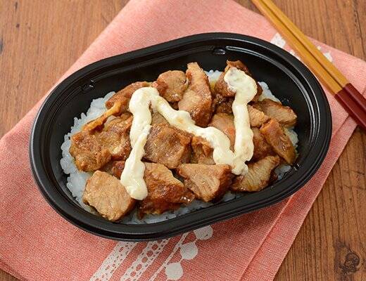 【ローソン】有名店の味を手軽に楽しめる！新作の有名店監修商品3選「麺屋一燈監修　冷しニンニク豚まぜそば」は太麺に豚骨の旨みを感じられる醤油スープを合わせた満足感のある冷し麺！