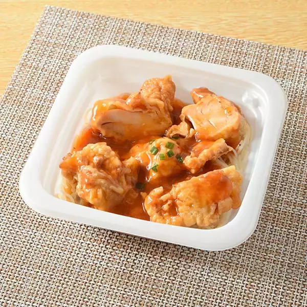 「【ファミリーマート】ちょこっと一品に最適！新作のおすすめ惣菜3選「冷たいまま食べる明太タルタルチキン南蛮」は甘酢タレ風味の唐揚げに明太タルタルソースがたっぷり！」の画像