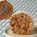 「【ファミリーマート】地域限定の新作をチェック！オススメおむすび3選「【関東の一部】炙り焼　鶏つくねおむすび」は香ばしいつくば鶏の旨みと甘辛タレがマッチ！」の画像2