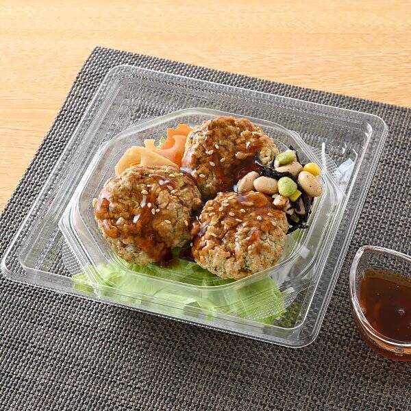 【ファミリーマート】罪悪感なし！ファミマの食べ応えがあるのにヘルシーなサラダ3選「たんぱく質が摂れる！しそ入り鶏つくねのサラダ」は品目も多くて嬉しい！