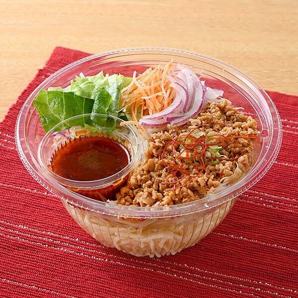 【ファミリーマート】罪悪感なし！ファミマの食べ応えがあるのにヘルシーなサラダ3選「たんぱく質が摂れる！しそ入り鶏つくねのサラダ」は品目も多くて嬉しい！