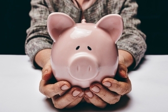 還暦60歳代の貯蓄「3000万円以上」の羨ましい人は何割いる？老後資金の柱は年金に