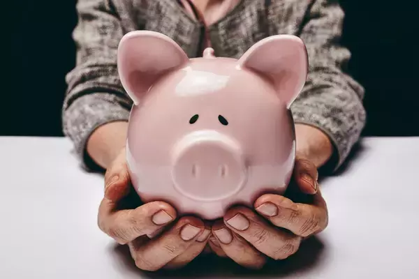 還暦60歳代の貯蓄「3000万円以上」の羨ましい人は何割いる？老後資金の柱は年金に