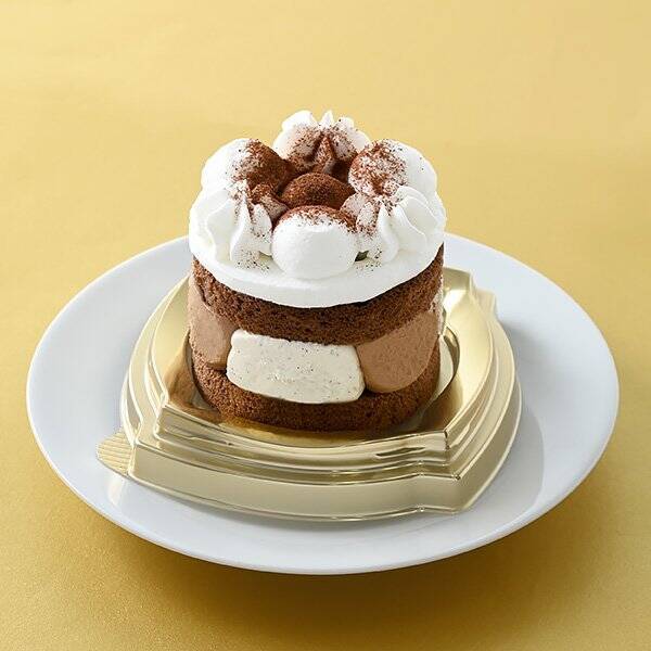 【ファミリーマート】ビジュもいい！ファミマの新作スイーツ3選「ピエール・エルメ　アンソロジー監修　チョコレートバニラケーキ」は有名店監修の濃厚な味わい！