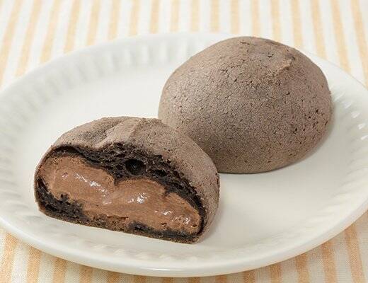 【ローソン】和の甘さに癒やされたい日に！新作スイーツ3選「のどごしとぅるり！妖怪水水水わらび　黒蜜きなこ」は透明なのにわらびもちが隠れている！