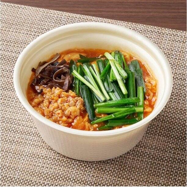 【ファミリーマート】ほっと体温まるバリエーション豊富な新作めん類3選「【東京都の一部】ニラの辛あんかけラーメン」は辛みとコクのスープが自慢！