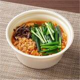 「【ファミリーマート】ほっと体温まるバリエーション豊富な新作めん類3選「【東京都の一部】ニラの辛あんかけラーメン」は辛みとコクのスープが自慢！」の画像2