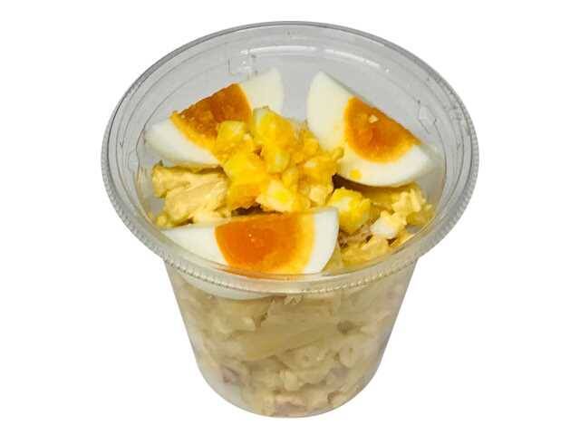 【セブン-イレブン】食事のプラス一品やおつまみにも！新作のサラダ3選「牛乳ムースと食べるいぶりがっこポテトサラダ」はクリーミーな牛乳ムースを盛り付け