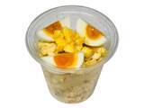 「【セブン-イレブン】食事のプラス一品やおつまみにも！新作のサラダ3選「牛乳ムースと食べるいぶりがっこポテトサラダ」はクリーミーな牛乳ムースを盛り付け」の画像3