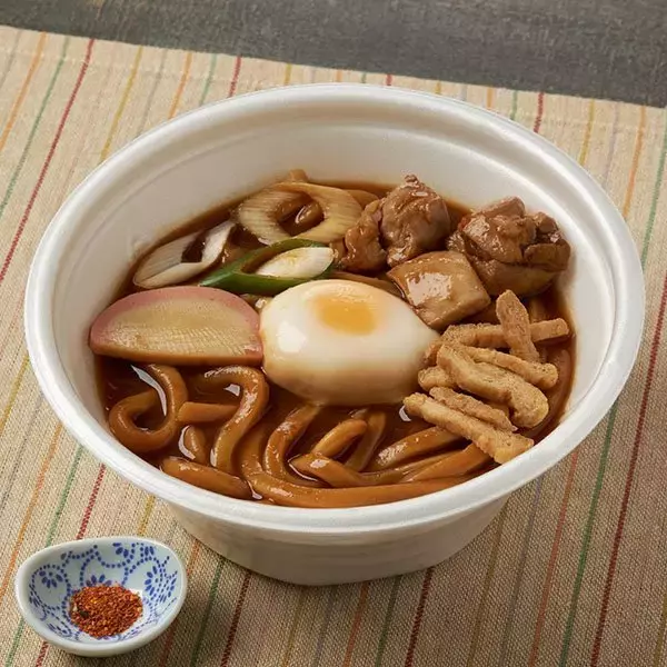 「【ファミリーマート】ほっこり温まる！ファミマの新作うどん・そば3選「味噌煮込み風うどん」はかつおだしのきいた味噌つゆが味のポイント！」の画像