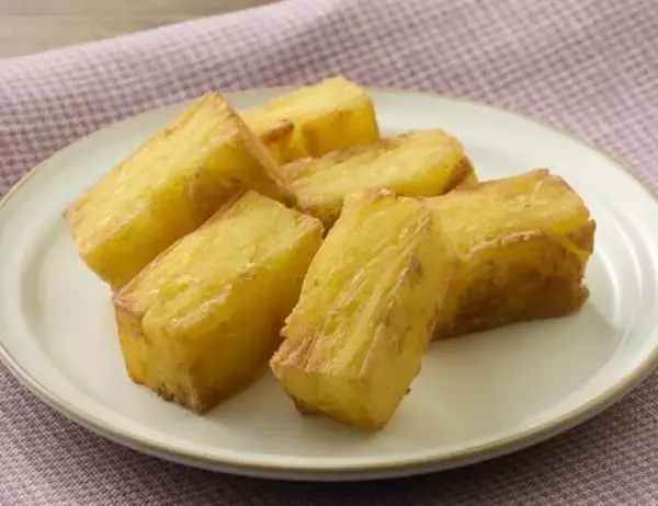 「【ローソン】ブレイクタイムや軽食に！新作おすすめ商品3選「からあげクン　ブラックペッパー味」はブラックな装いにシャープな辛さ！」の画像