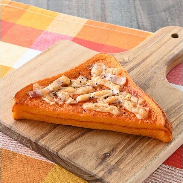 【ファミリーマート】地域限定の商品も！ホットサンド新作3選「【東京都の一部】チーズ・グリルド　サンド　タンドリーチキン風」は温めてとろーりチーズにして食べたい！