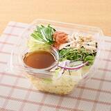 「【ファミリーマート】ヘルシーランチにおすすめ！新作サラダ・惣菜3選「梅と蒸し鶏のとろーり豆腐」は梅とだし醤油の旨味で食べ応えもあり」の画像3