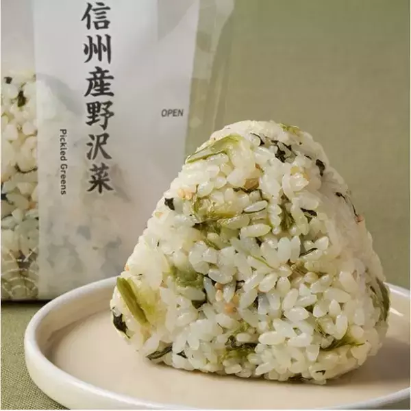 「【ファミリーマート】和風だしが香る風味豊かな新作おにぎり3選「【北陸】おぼろ昆布おむすび（焼さば）」はおぼろ昆布で包んだご当地おにぎり！」の画像