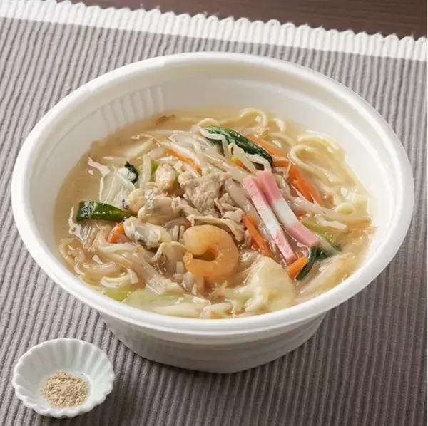 「【ファミリーマート】全部試したくなるご当地ラーメン類新作3選「【関西】天理スタミナラーメン監修　天理スタミナラーメン」は有名店監修のこだわりピリ辛スープが後を引く！」の画像
