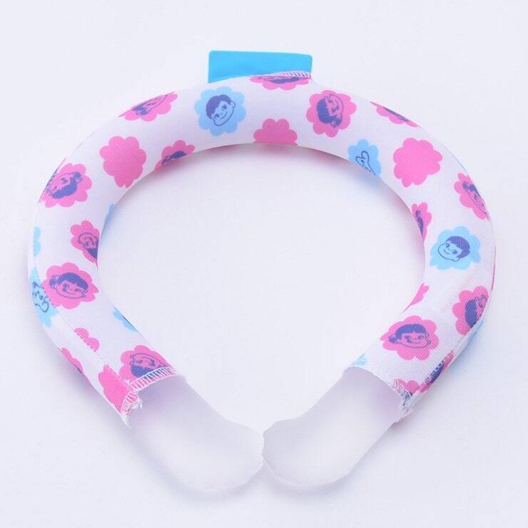 今夏バズった【クールネックバンド】購入先は「ダイソー」や「しまむら」が人気