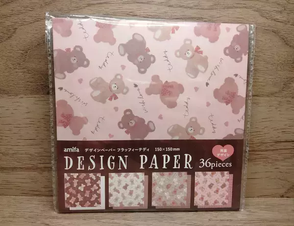 「韓国で大流行中！ テディベア柄デザインペーパーがセリアに！ 大容量でブックカバーなどに活用できる！」の画像