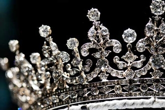 まるでエリザベス2世の遺言！？プラチナ積立のススメ