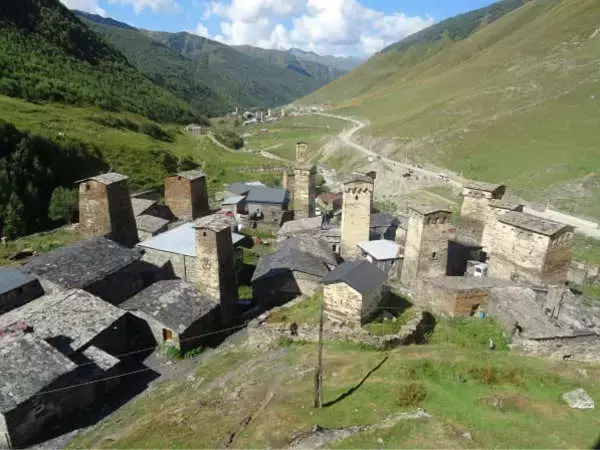 「【黒木亮】円安でも満喫可能！絶景と美食のジョージアを旅する」の画像