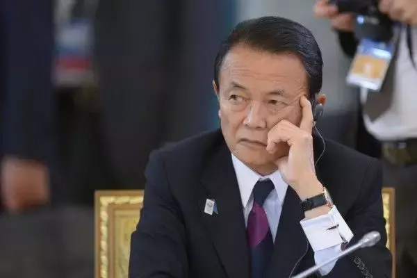 日本株安と政府の切り札：景気下方修正で財政出動？3者会合で政府・日銀の協調確認