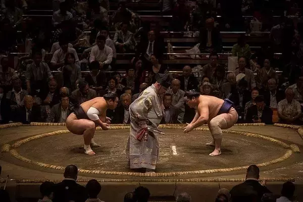 【1993（平成5）年1月27日】曙が初の外国人横綱に昇進