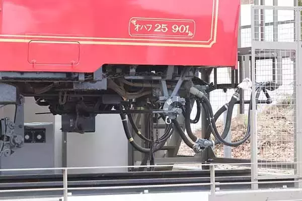 伝説の豪華寝台車両「夢空間」が完全復刻!? 東京の公園で車内を実見 “伝統のチャイム”も“厨房”もバッチリ！ 車内で食事提供へ