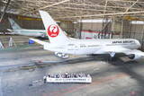 「JAL「ボーイング787」就航10周年！ 成田格納庫に出現した “珍景”とは 2機それぞれに歴史アリ」の画像1