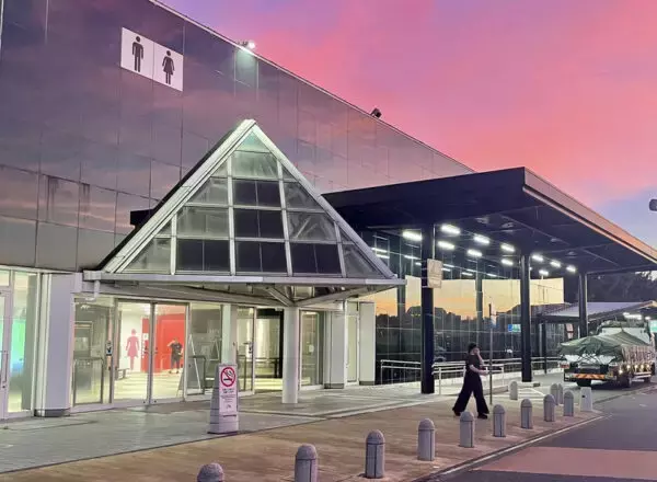 「トイレに行きたいのに停められない！」トラック運転手の切実すぎる事情 「まず考えるべきは…」専門家が訴える解決のカギとは