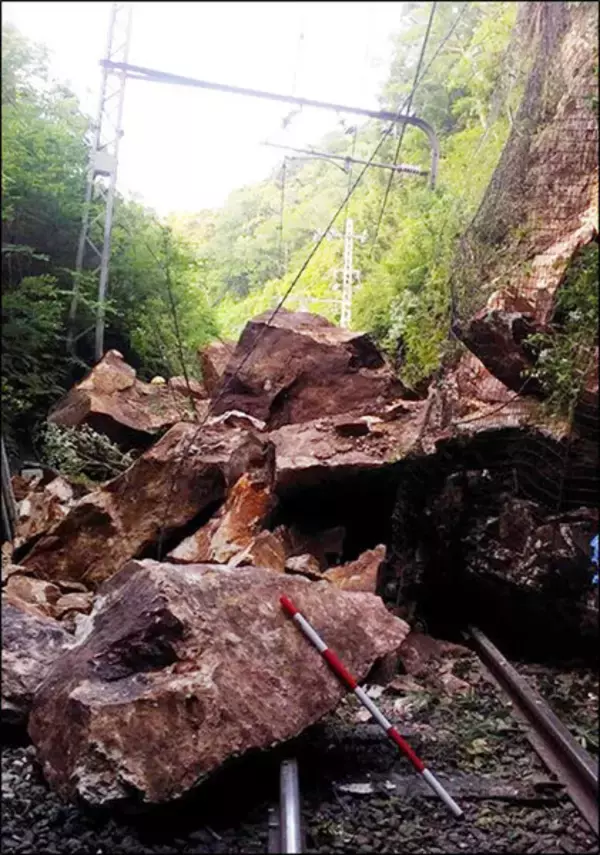 JR飯田線 6/6から一部運転再開 本長篠～東栄でバス代行輸送へ 落石で不通