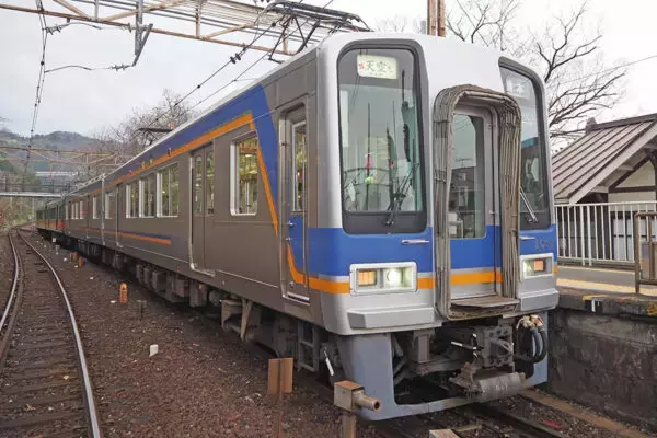 旧型56歳、特急も43歳、今後どうなる？ 南海高野線「新型の観光列車」導入後を幹部に直撃！