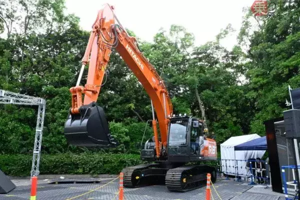 日立建機が社名変更！ 新会社「ランドクロス」が見据える建設業界の未来とは？ 「CSPI 2026」で見た最新技術
