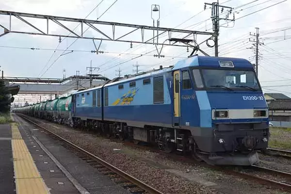 「貨物電車」なぜ少ない？ 電車にすると速いのに今も機関車だらけな合理的事情